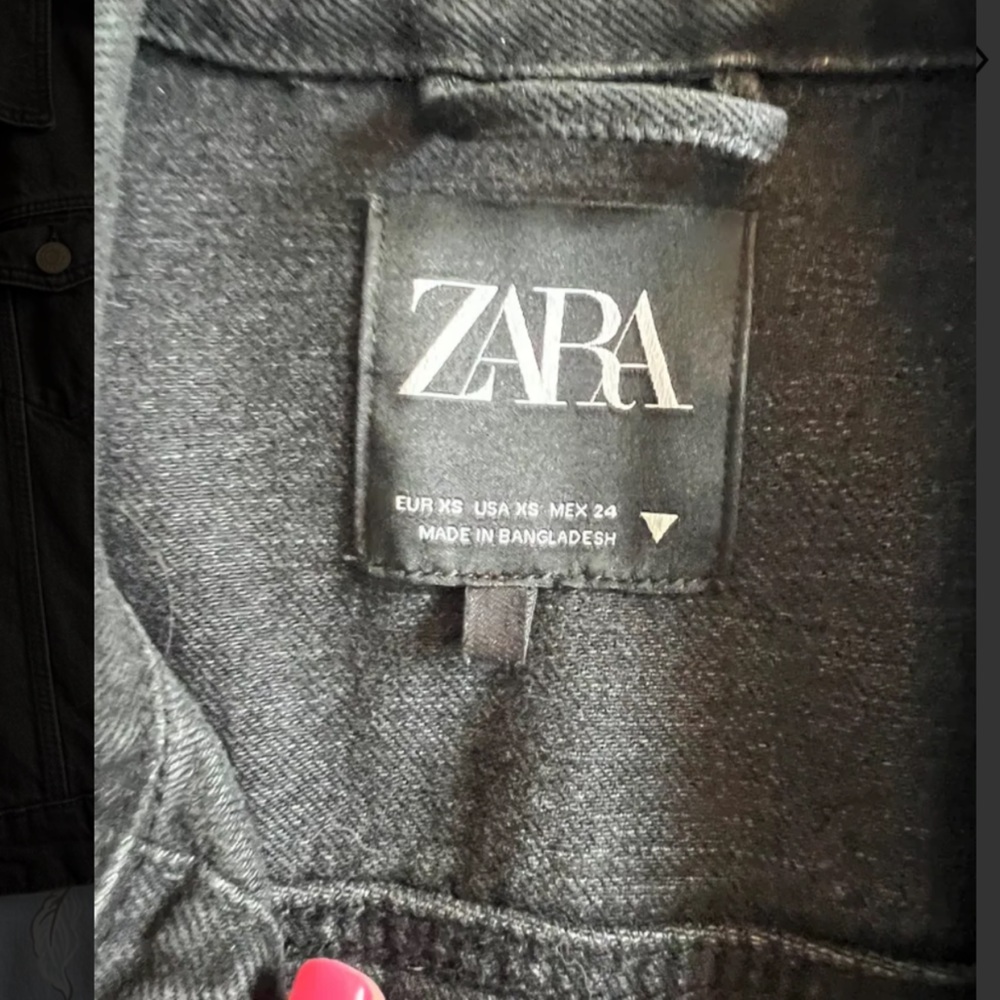 ZARA Little black denim jacket to go with everything! ZARA - Picture 5 of 7